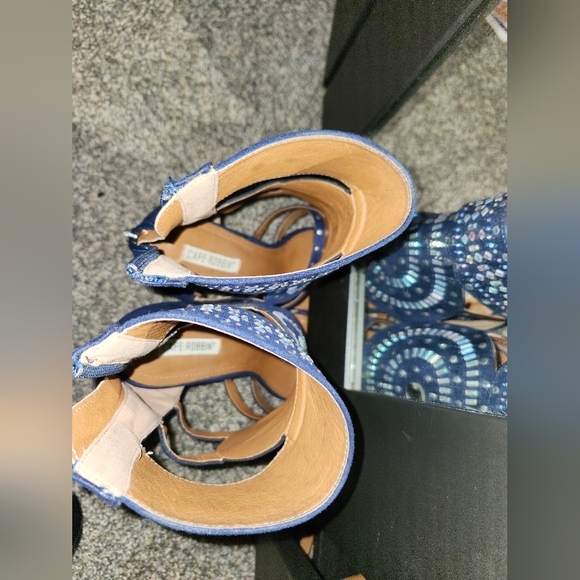 Heels - Picture 5 of 8